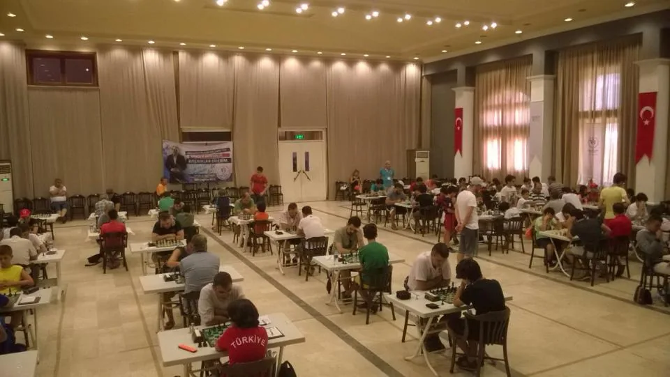 Turnirska sala na 9. Yaz Satranç Turnuvası u Ayvaliku 2016.