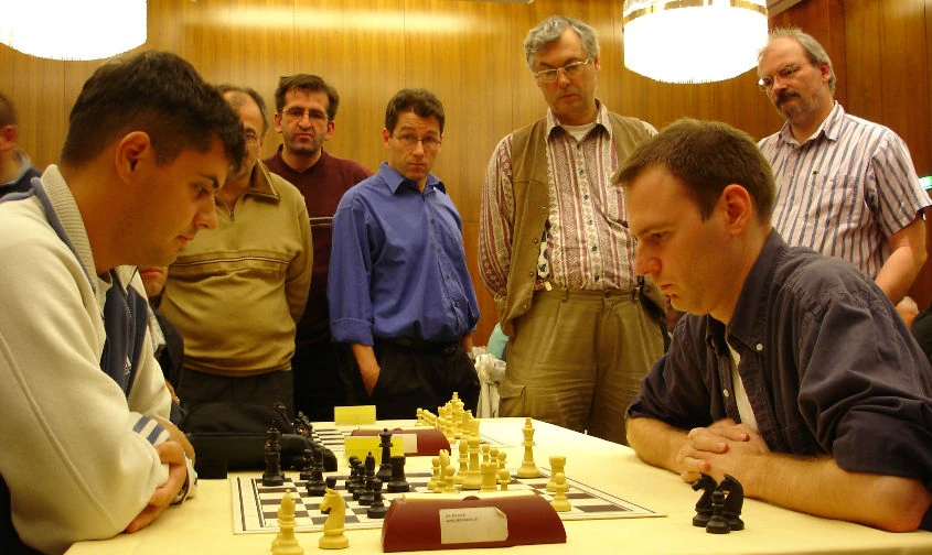 Benković Petar za šahovskom tablom na turniru Alla Siciliana u Bazelu 2004.