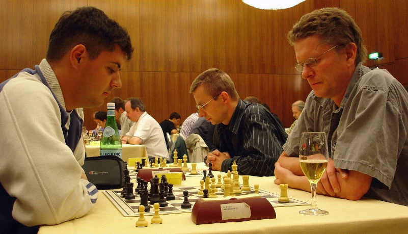Benković Petar tokom partije na turniru Alla Siciliana u Bazelu 2004.