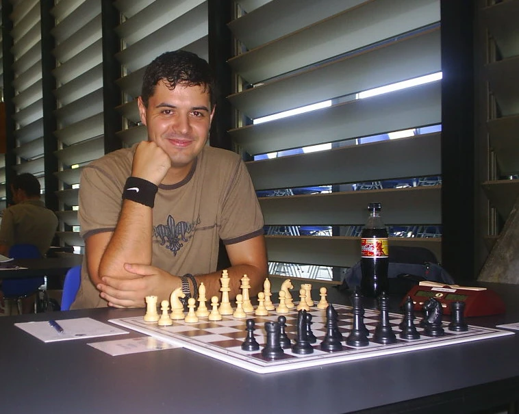 Petar Benković za šahovskom tablom na Biel Chess Festivalu 2005.