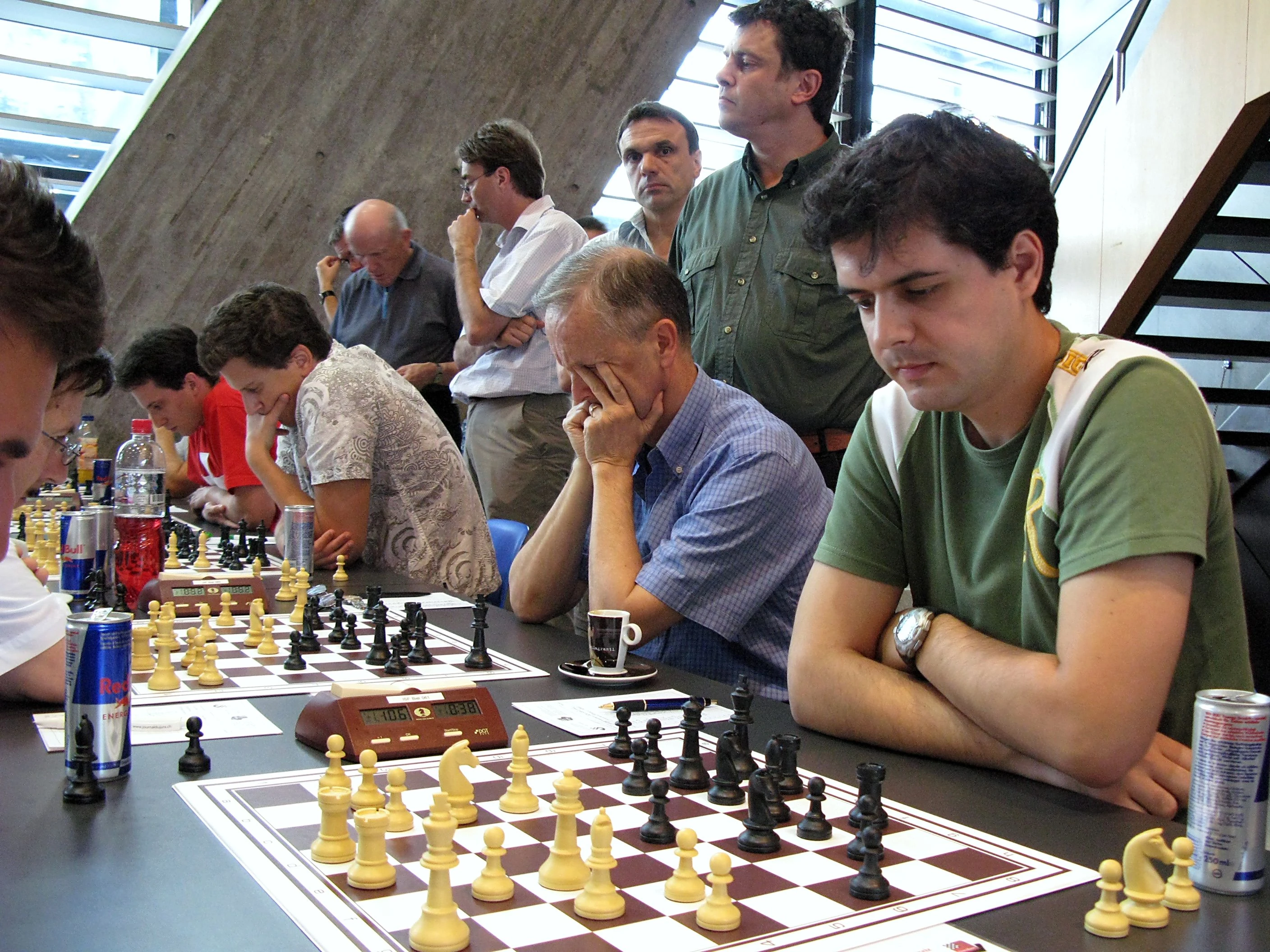 Petar Benković za šahovskom tablom na Biel Chess Festivalu 2008.